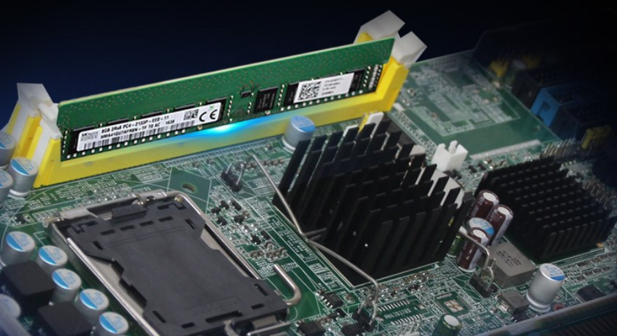 同時(shí)配置了工業(yè)級內(nèi)存，性能更加穩(wěn)定。